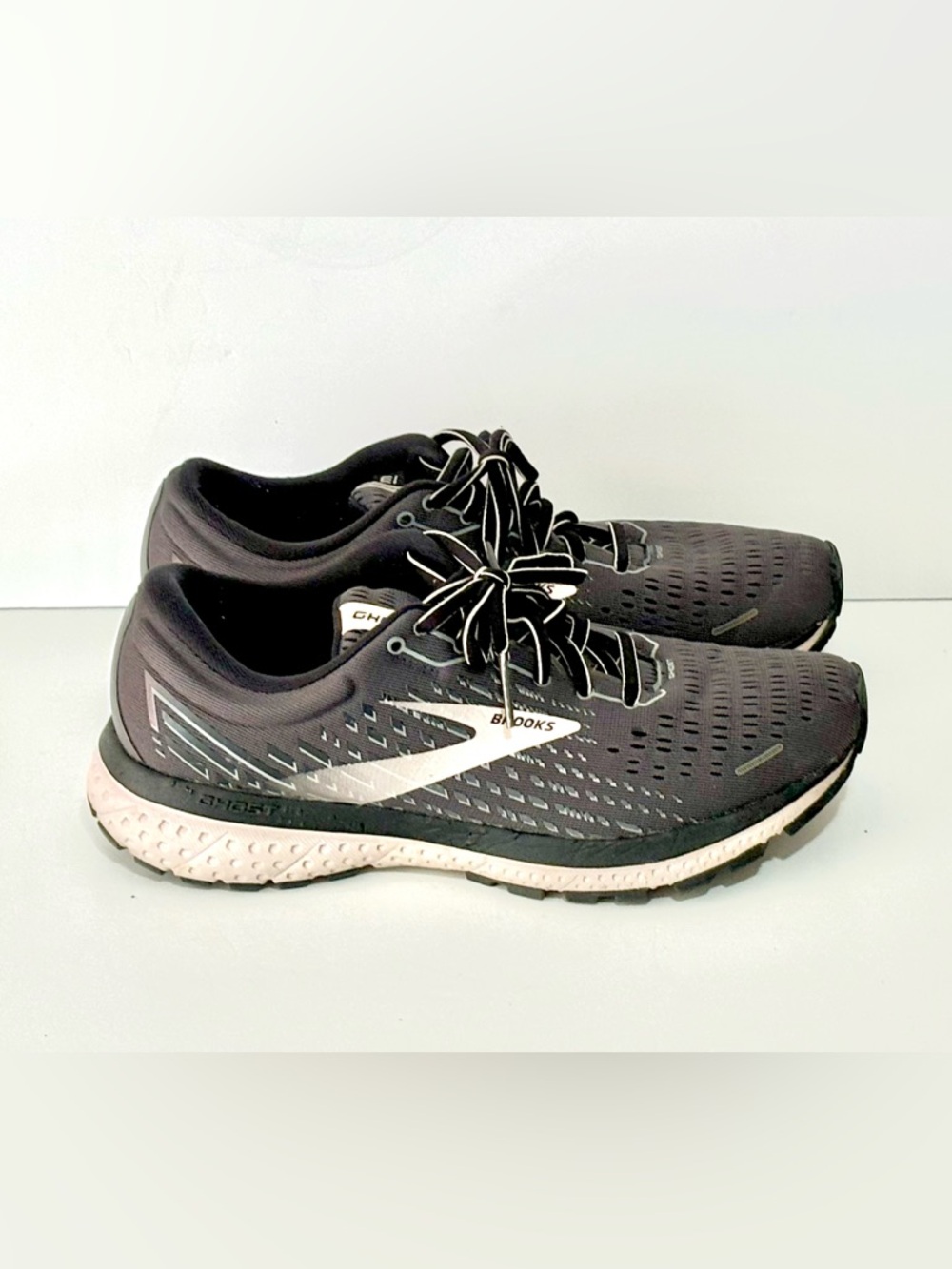 Brooks Ghost 13 Women's Size 8.5 2A Running Shoes Gray Pink